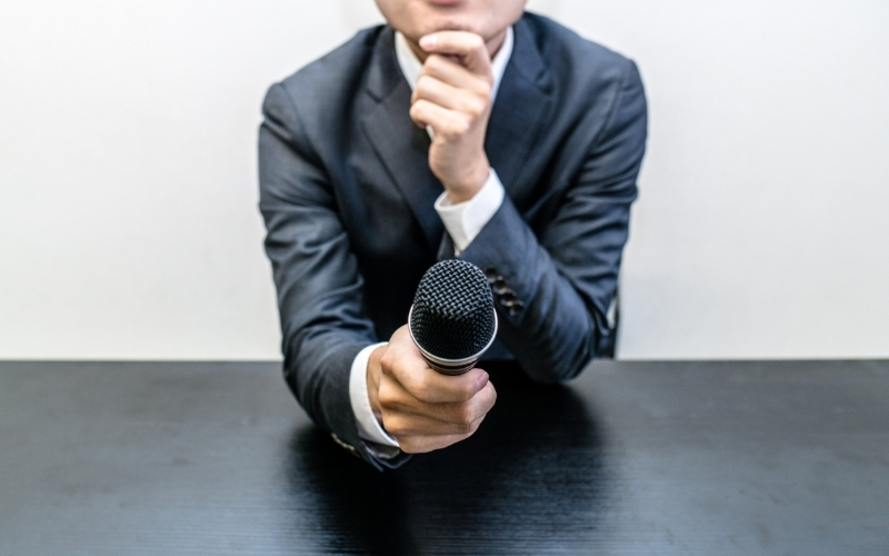 Thi thoảng VJ sẽ thực hiện các cuộc phỏng vấn với các nghệ sĩ, ca sĩ nổi tiếng